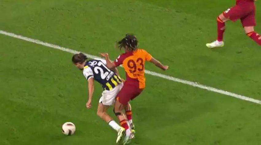 Penaltı ve kırmızı kart tartışmaları Fenerbahçe-Galatasaray derbisine damga vurdu! İşte derbideki tartışmalı pozisyonlar...