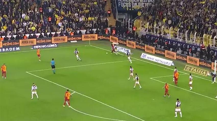 Penaltı ve kırmızı kart tartışmaları Fenerbahçe-Galatasaray derbisine damga vurdu! İşte derbideki tartışmalı pozisyonlar...