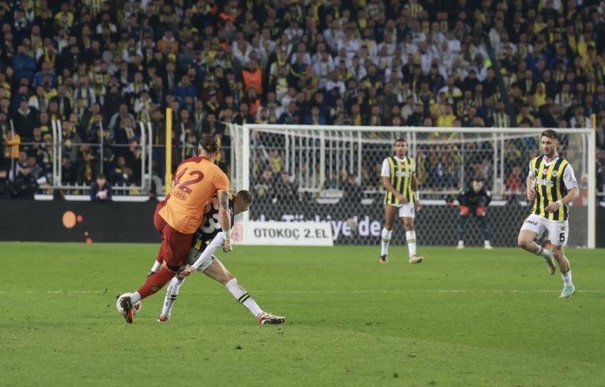 Fenerbahçe-Galatasaray derbisinde soyunma odası koridorlarında tansiyon yükseldi! Kavganın nedeni belli oldu