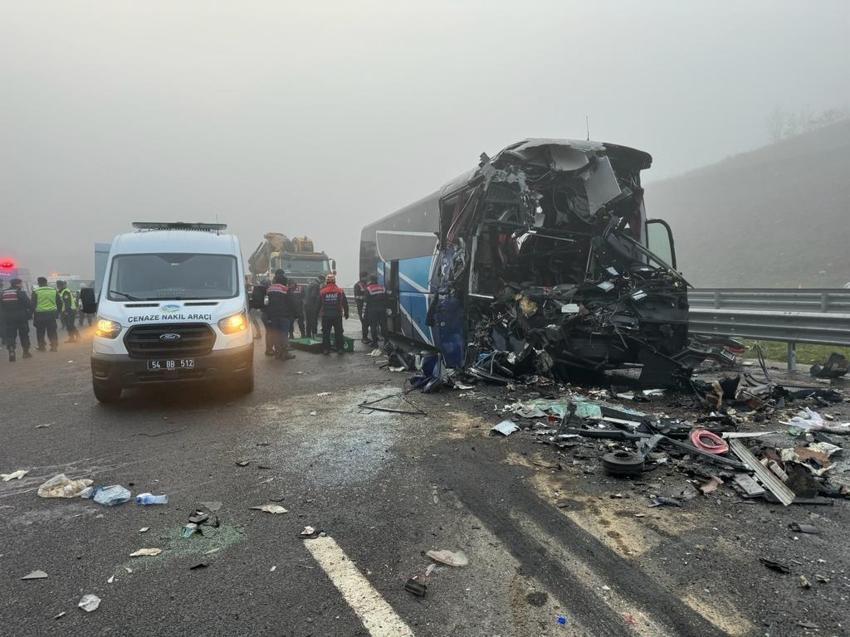 Sakarya kazasından can alıcı fotoğraflar: Katliam gibi kazanın yeni görüntüleri ortaya çıktı!