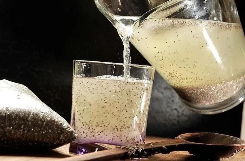 Aylık 4 kilo kesinkes! Bu karışım göbek yağlarını su gibi akıtıyor!