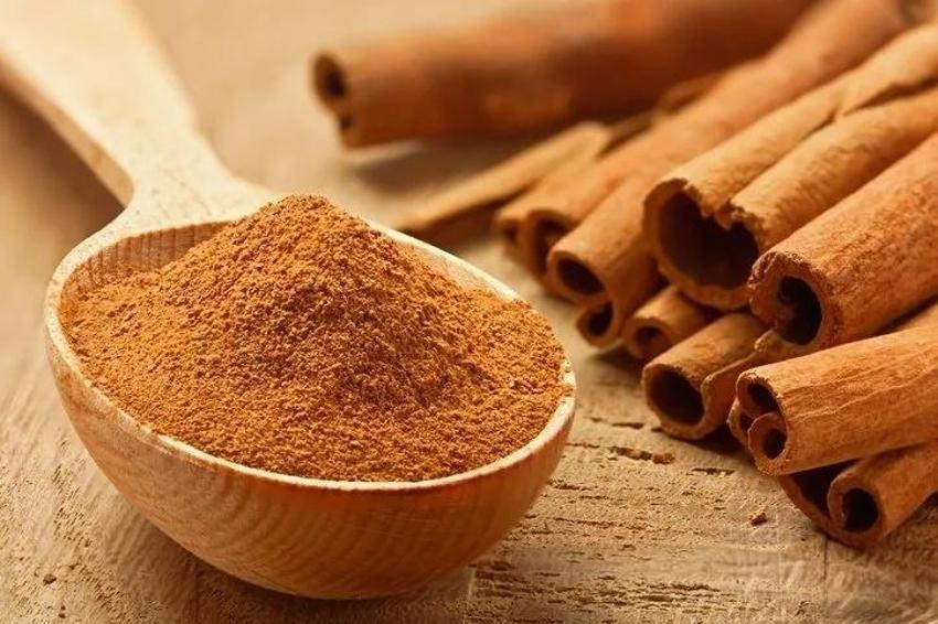 Aylık 4 kilo kesinkes! Bu karışım göbek yağlarını su gibi akıtıyor!