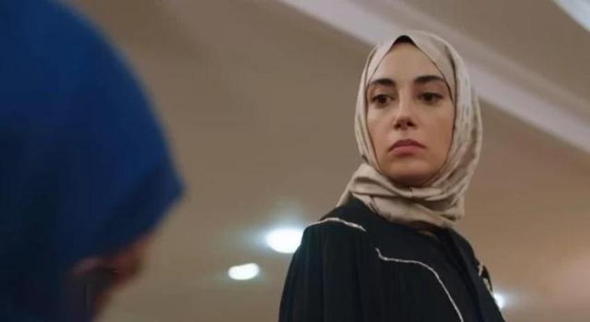 Ceren Karakoç'a O Ses Yılbaşı programında laf attılar: Kızılcık Şerbeti'nin Nursema'sı sahnede o hareketle cevap verdi!