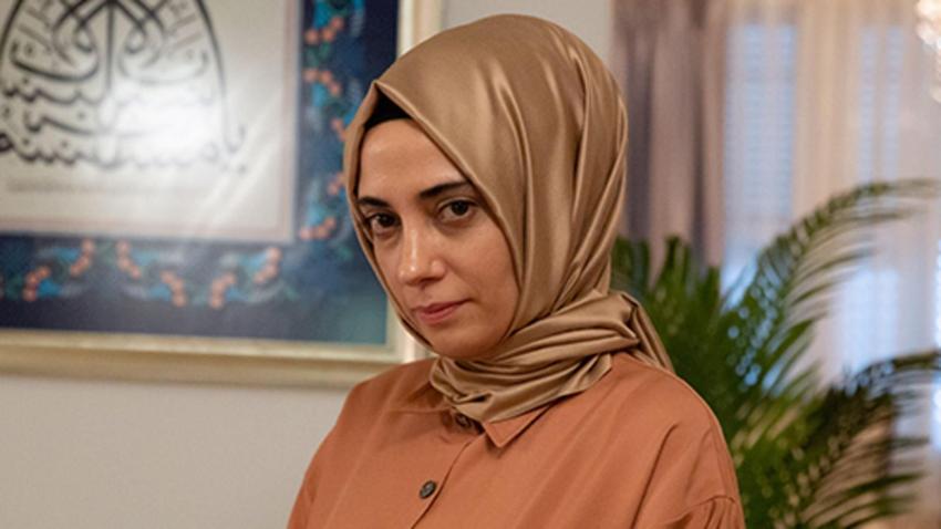 Ceren Karakoç'a O Ses Yılbaşı programında laf attılar: Kızılcık Şerbeti'nin Nursema'sı sahnede o hareketle cevap verdi!