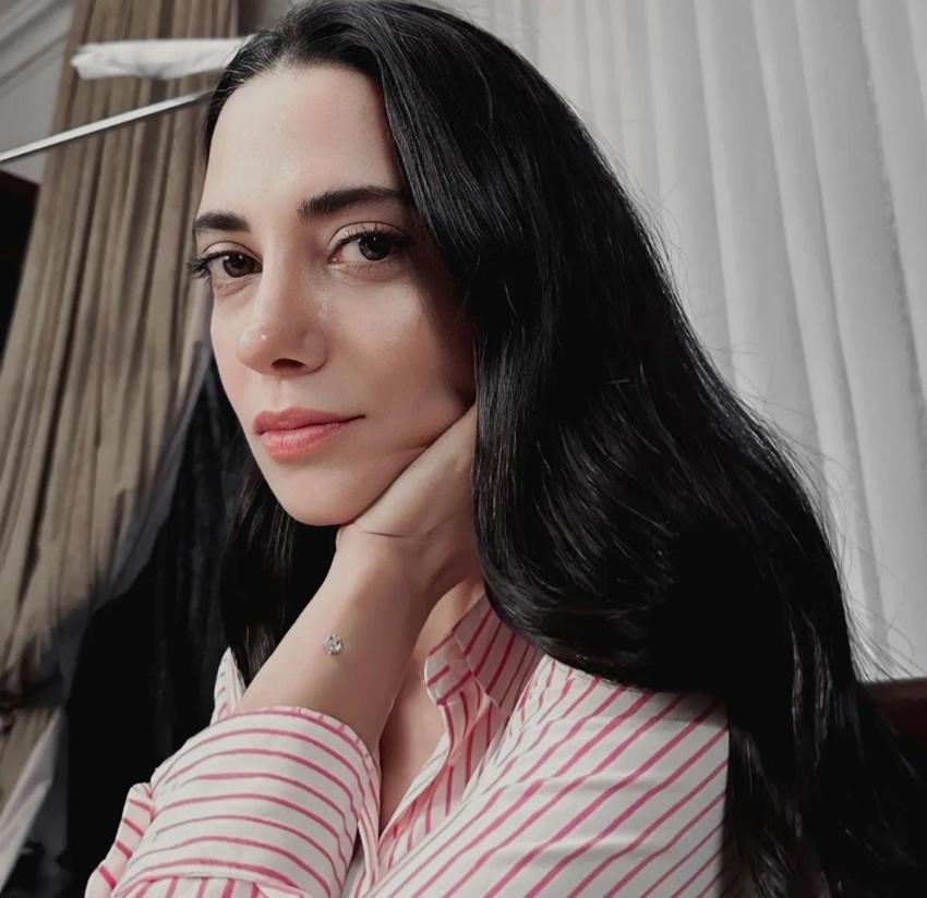 Ceren Karakoç'a O Ses Yılbaşı programında laf attılar: Kızılcık Şerbeti'nin Nursema'sı sahnede o hareketle cevap verdi!
