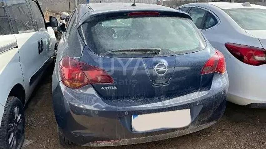 Batan geminin malları bunlar: 58 bin TL'den başlayan otomobiller kapış kapış gidiyor!