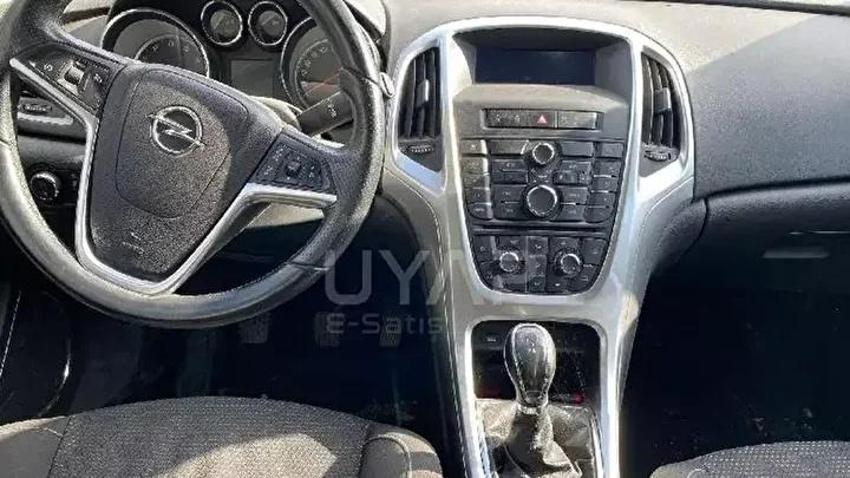 Batan geminin malları bunlar: 58 bin TL'den başlayan otomobiller kapış kapış gidiyor!