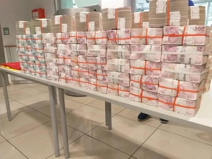 Bilet ellerde, gözler dönen toplarda: Milli Piyango yılbaşı çekilişi saat kaçta başlıyor? Büyük ikramiye ne zaman belli olacak? İşte 31 Aralık MPİ yılbaşı özel çekilişi pragramı...