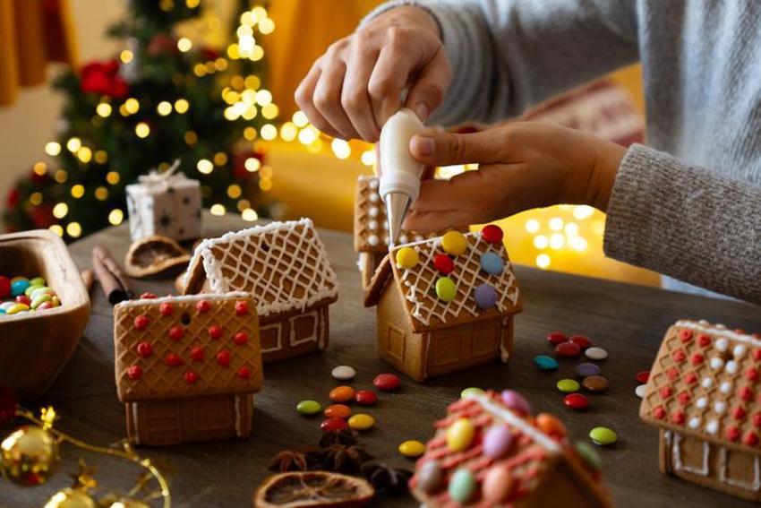 Tarçınlı yılbaşı kurabiyesi | Gingerbread kurabiye tarifi, yapımı ve malzemeleri: Zencefilli kurabiye adam ve yılbaşı ağacı nasıl yapılır? Yılbaşı kurabiyesi