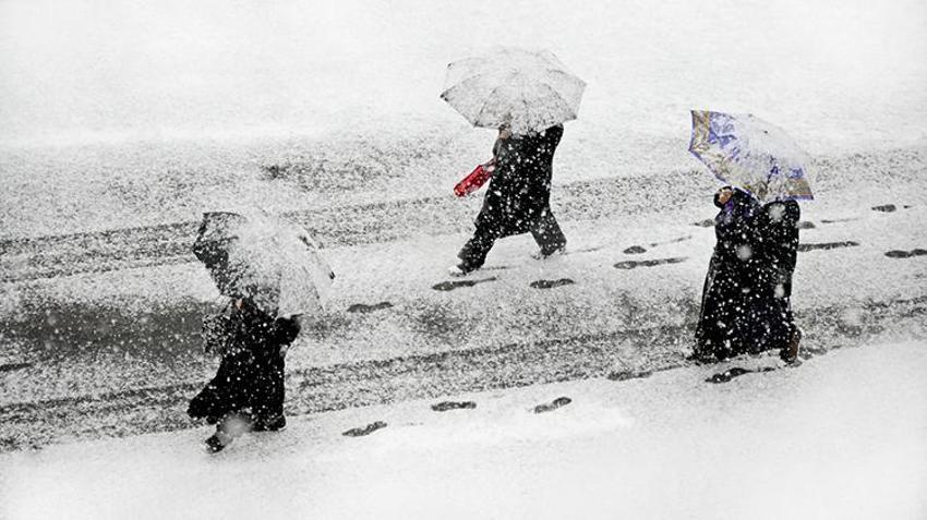 Yoğun kar yağışı İstanbul'a giriş yapıyor, lapa lapa yağacak! MGM ve AKOM art arda uyardı, Sibirya soğukları fena vuracak, o saatlere dikkat... 