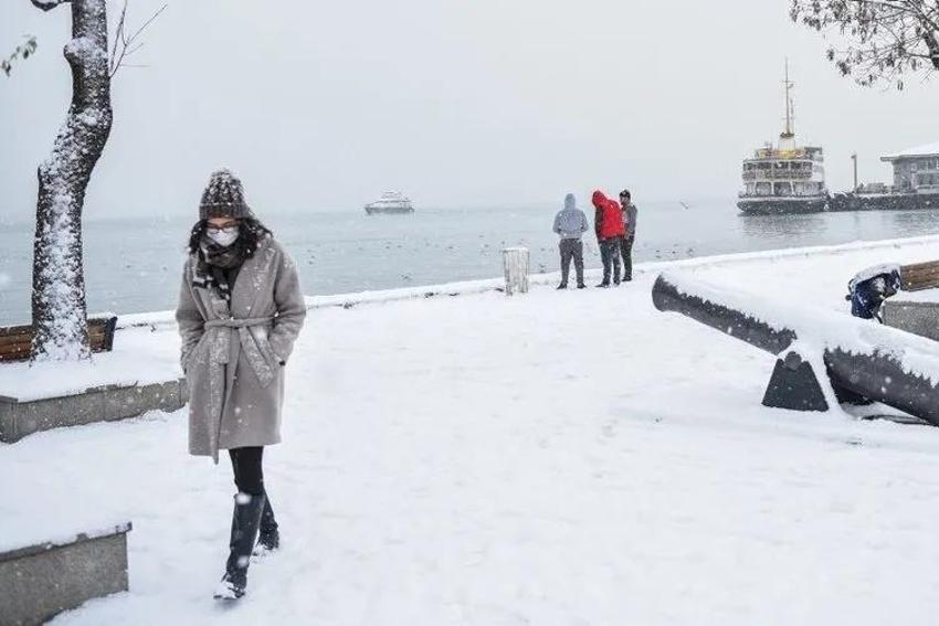 Kar yağışı bu haliyle İstanbul'da günlerce yerde kalacak! Uzmanlar ilçeleri saydı, lapa lapa kar bir anda çökecek, gün verildi