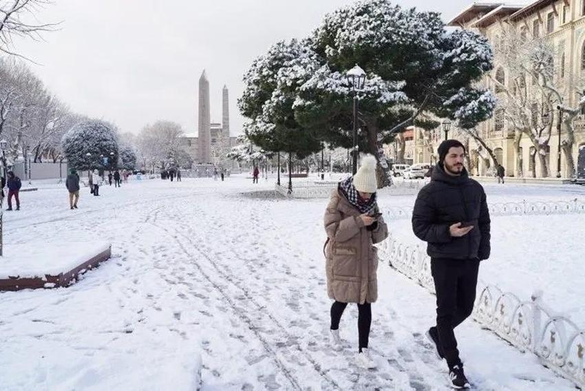 Kar yağışı bu haliyle İstanbul'da günlerce yerde kalacak! Uzmanlar ilçeleri saydı, lapa lapa kar bir anda çökecek, gün verildi
