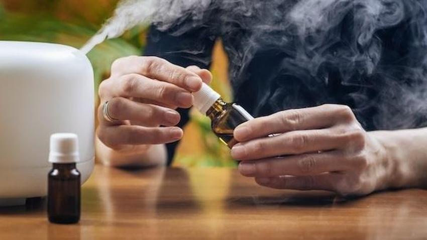 Boğazda öküz oturuyor hissine çare oluyor: Gargarasını yapın, çayını için: Hırıltı, kuru öksürük ertesi gün geçiyor!