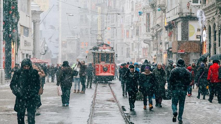 Yoğun kar yağışı İstanbul'a giriş yapıyor, lapa lapa yağacak! MGM ve AKOM art arda uyardı, Sibirya soğukları fena vuracak, o saatlere dikkat... 
