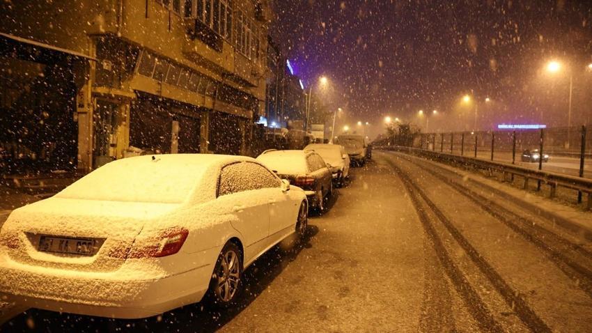 Meteoroloji, AKOM, İBB hepsi ayakta: Kış başlıyor! İstanbul kar yağışı göstere göstere geliyor! 