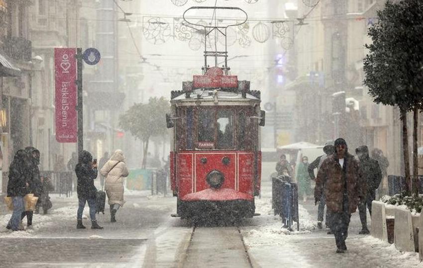 Meteoroloji, AKOM, İBB hepsi ayakta: Kış başlıyor! İstanbul kar yağışı göstere göstere geliyor! 