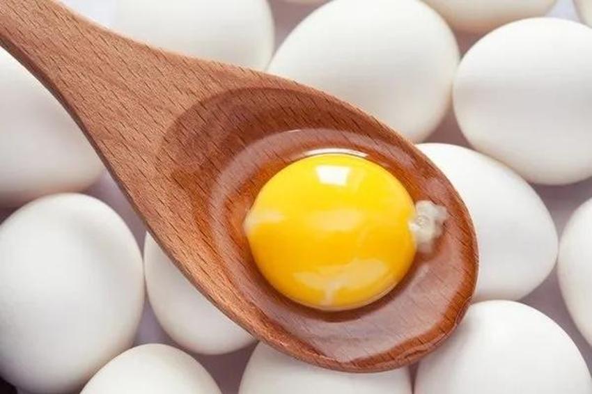 Saçlar inceldiği yerden kopmuyor! Sadece iki malzeme var: Saç döküldüğü yerden tekrar bitiyor!