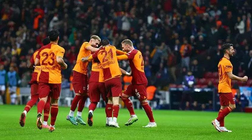 Galatasaray-Konyaspor maçına damga vuran pozisyon! Goller öncesi faul: Bu çok net penaltı