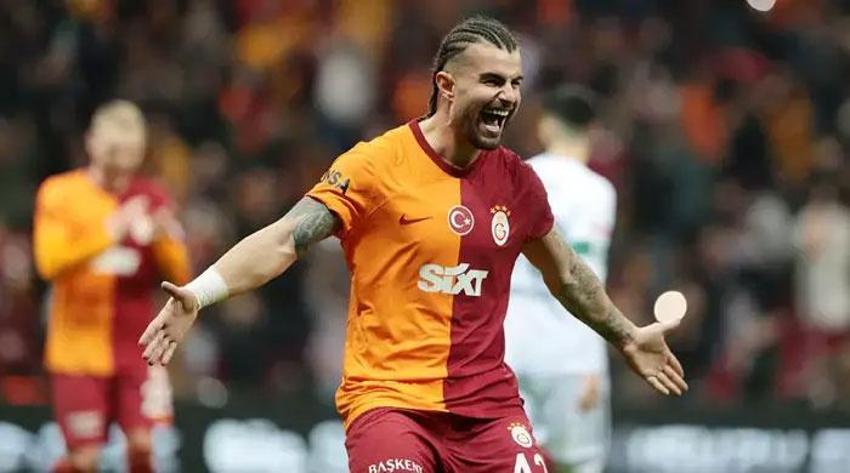 Galatasaray-Konyaspor maçına damga vuran pozisyon! Goller öncesi faul: Bu çok net penaltı