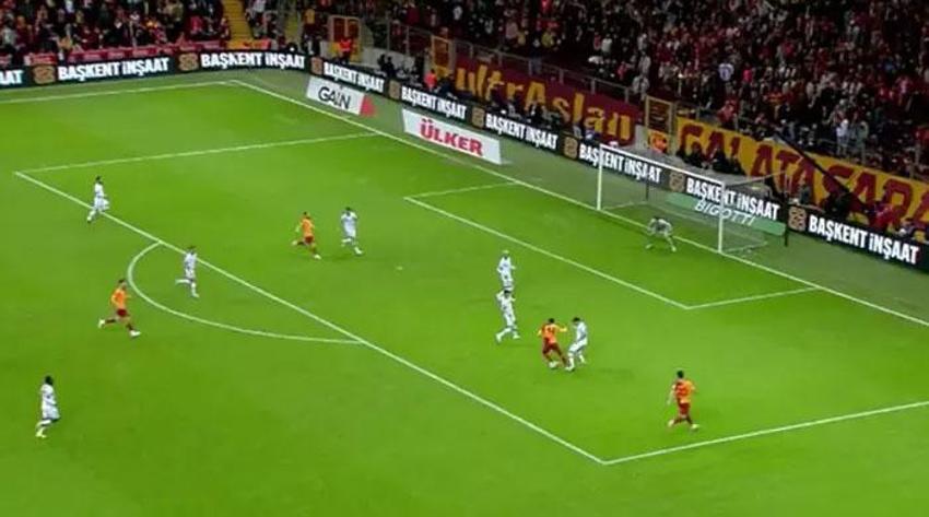 Galatasaray-Konyaspor maçına damga vuran pozisyon! Goller öncesi faul: Bu çok net penaltı