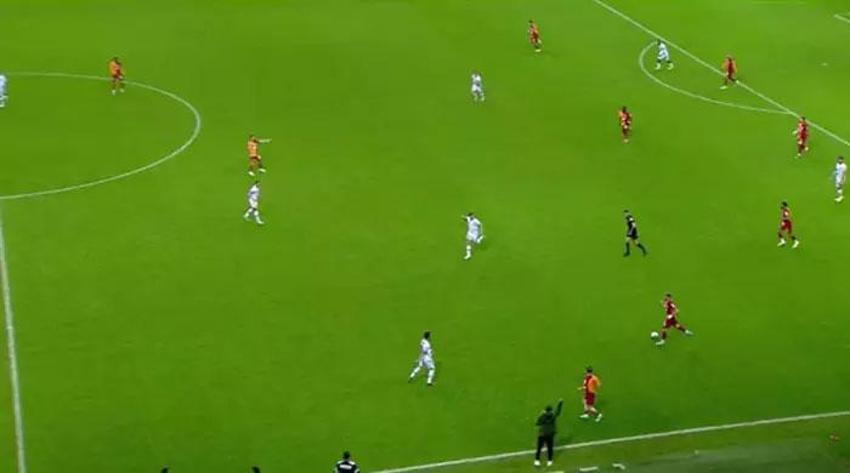 Galatasaray-Konyaspor maçına damga vuran pozisyon! Goller öncesi faul: Bu çok net penaltı