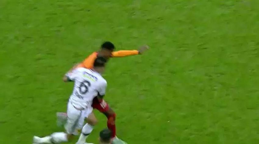 Galatasaray-Konyaspor maçına damga vuran pozisyon! Goller öncesi faul: Bu çok net penaltı