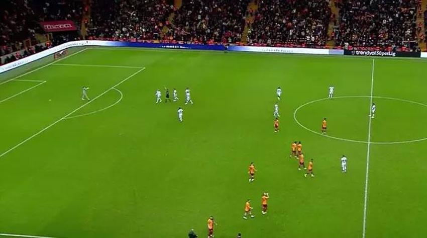 Galatasaray-Konyaspor maçına damga vuran pozisyon! Goller öncesi faul: Bu çok net penaltı