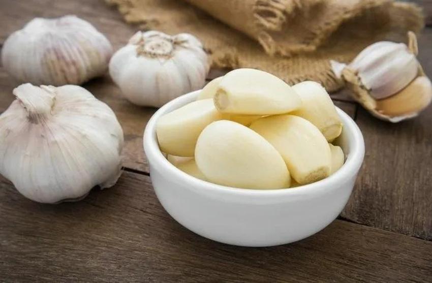 Soğanla birlikte tüketince etkisi 10 kat artıyor! İltihabu vücuttan kazıyor: Bu ikiliyle hastalık dayanmıyor!