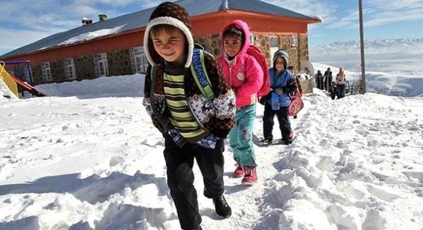 Bugün (9 Ocak) okullar tatil mi? İstanbul, Çanakkale, Çorlu okullar tatil mi? Valilik açıklamaları...