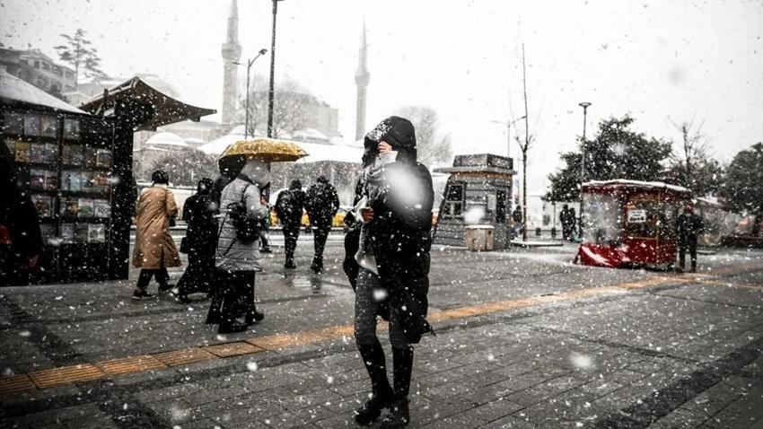 Sistem değişti, İstanbul'a kar yağışı başladı! Hafta sonu tatili Cuma'dan başlayacak: Ankara, Bursa, Bolu, İstanbul'a tane tane yağacak!