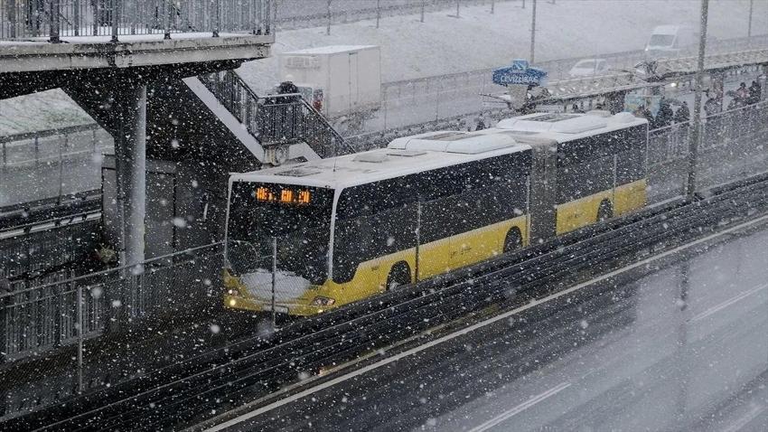 Sistem değişti, İstanbul'a kar yağışı başladı! Hafta sonu tatili Cuma'dan başlayacak: Ankara, Bursa, Bolu, İstanbul'a tane tane yağacak!
