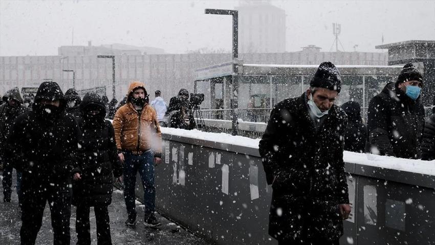 Sistem değişti, İstanbul'a kar yağışı başladı! Hafta sonu tatili Cuma'dan başlayacak: Ankara, Bursa, Bolu, İstanbul'a tane tane yağacak!