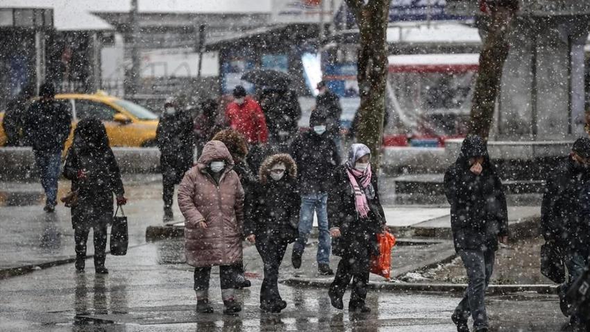 Sistem değişti, İstanbul'a kar yağışı başladı! Hafta sonu tatili Cuma'dan başlayacak: Ankara, Bursa, Bolu, İstanbul'a tane tane yağacak!