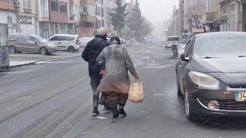 Kar yağışı İstanbul dahil onlarca kentte başladı! Yoğun yağış için yeni uyarı geldi, kar günlerce yerde kalacak