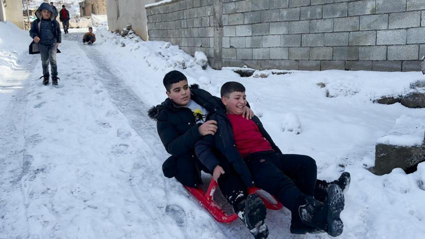 Kar yağışı İstanbul dahil onlarca kentte başladı! Yoğun yağış için yeni uyarı geldi, kar günlerce yerde kalacak