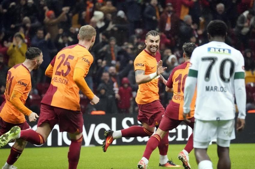 Okan Buruk 'Fenerbahçe hep kazanıyor' deyip itiraf etti; Boey, Ziyech, Bakambu...