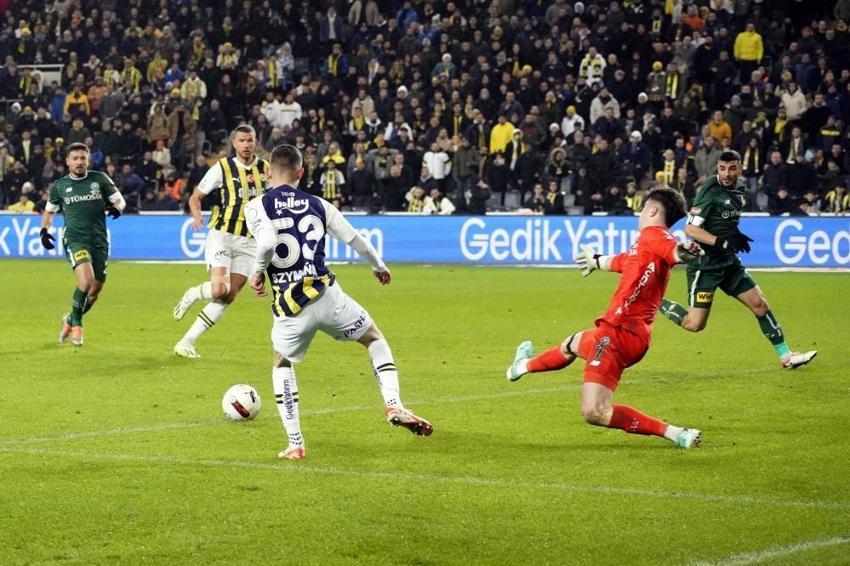 İsmail Kartal forma giydirmedi! Erol Bulut Fenerbahçe'nin yıldızını İngiltere'ye götürüyor