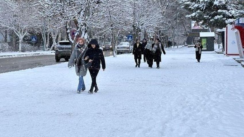 Hafta sonu kar topladı, yeni haftada lapa lapa geliyor! 5 derece daha düşüyor! Meteoroloji'den peş peşe uyarı var: 15-19 Ocak'ta birden indirecek!