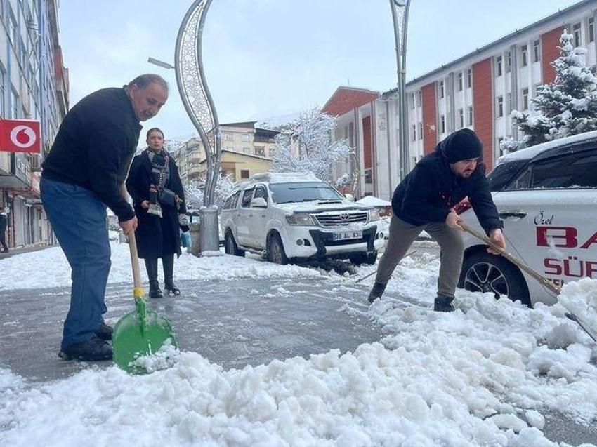 Hafta sonu kar topladı, yeni haftada lapa lapa geliyor! 5 derece daha düşüyor! Meteoroloji'den peş peşe uyarı var: 15-19 Ocak'ta birden indirecek!