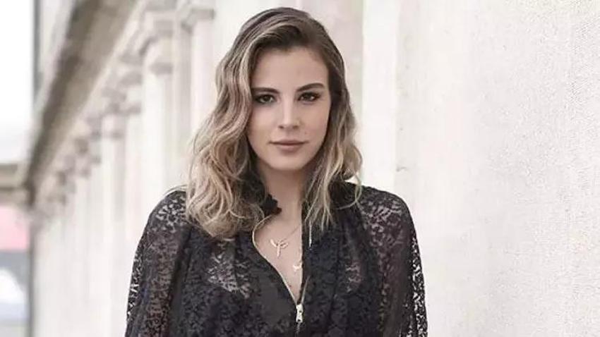 Aslışah Alkoçlar'dan annenesi Hülya Koçyiğit'e gönderme! "30 yıl önceki hali"