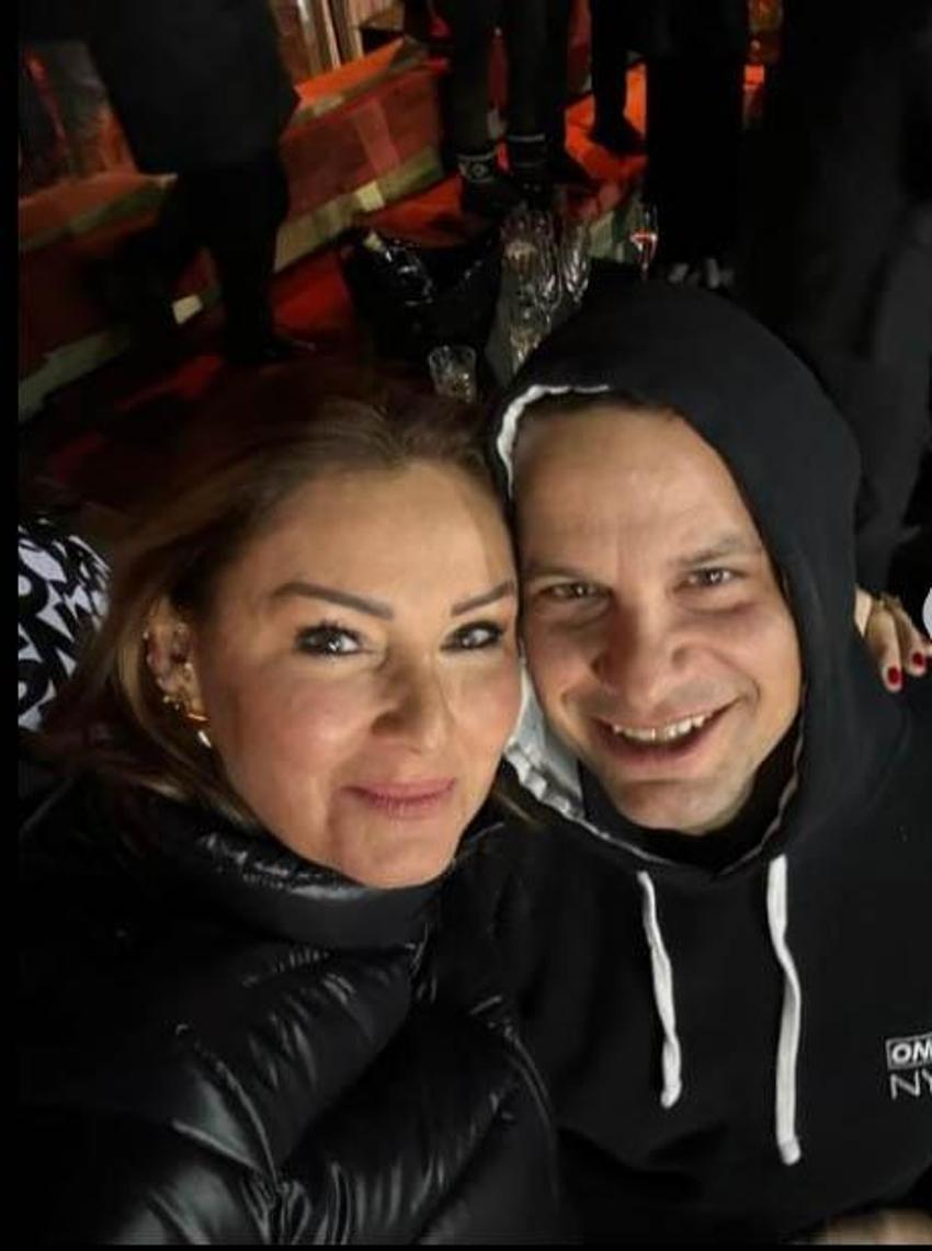 Pınar Altuğ’un aşk pozuna Gazze sorusu! 