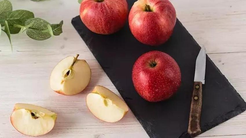 Diş fırçası kadar etkili: Ağız kokusu gün boyu kayboluyor! Taptaze nefes için 5 doğal yiyecek