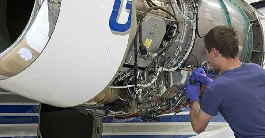 Astronot olmak için hangi derslerin iyi olması gerek? Astronotluk için hangi bölüm okunur? 2024 astronot maaşı ne kadar?