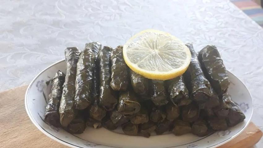 Yaprak sarma hakkında ev tüyosu: Maden suyunu ekleyince tencereden kalem gibi çıkıyor!