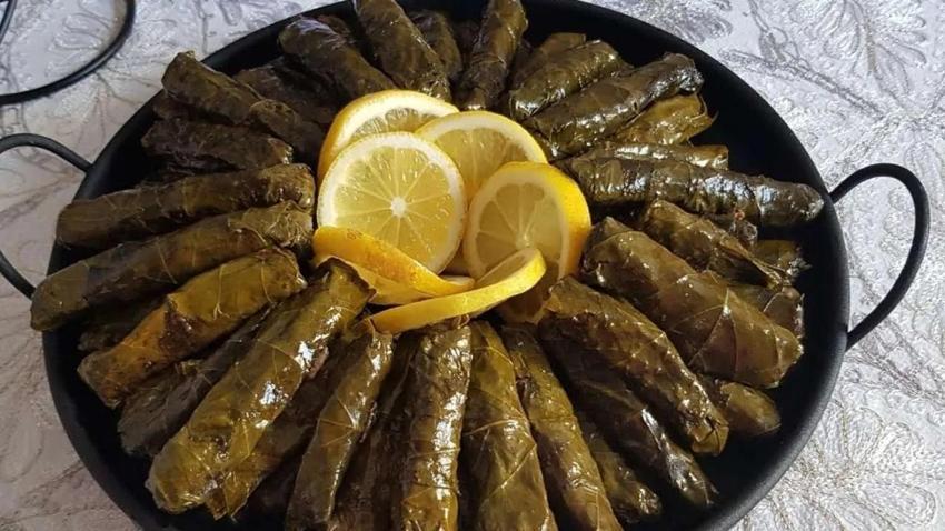 Yaprak sarma hakkında ev tüyosu: Maden suyunu ekleyince tencereden kalem gibi çıkıyor!