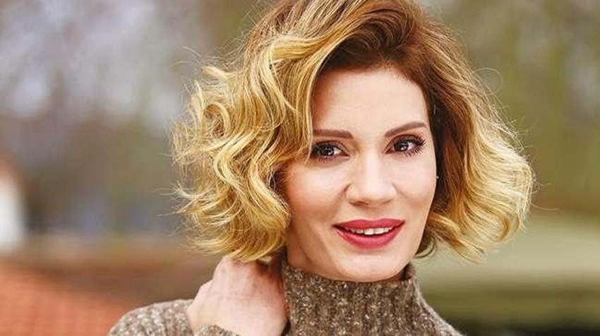 Ajda Pekkan'ı canlandırması beklenen Ayça Varlıer kimdir? Ayça Varlıer kaç yaşında, hangi filmlerde oynadı?