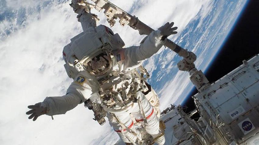 Astronot kıyafeti neden beyaz? Astronot kıyafeti kaç kilo, kaç TL, astronot kıyafetleri hangi maddeden yapılır? Astronot kıyafetlerinin özellikleri