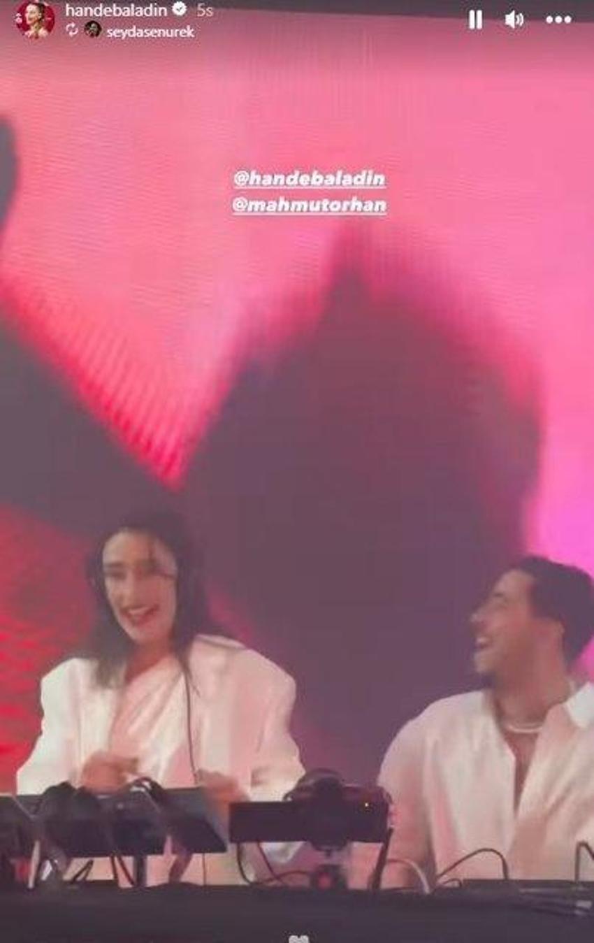 Hande Baladın, mini elbisesiyle sahneye çıktı! Ünlü voleybolcu tüm gözleri üzerinde topladı