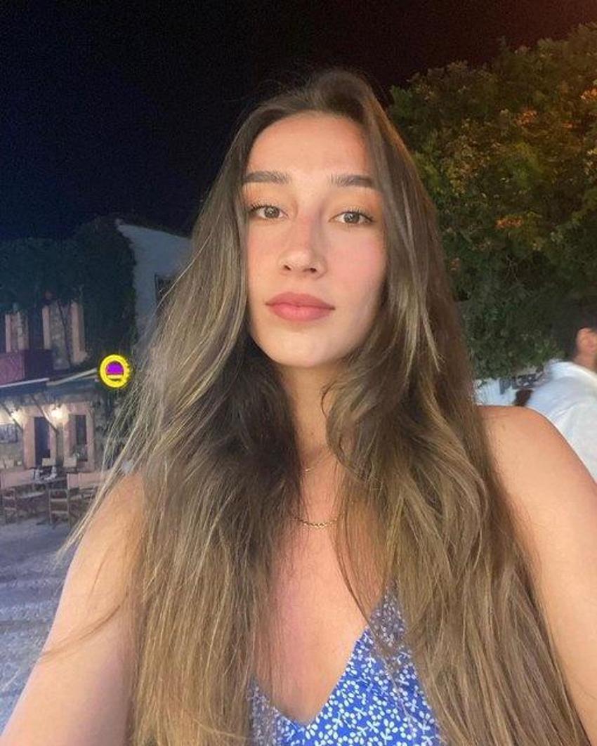 Hande Baladın, mini elbisesiyle sahneye çıktı! Ünlü voleybolcu tüm gözleri üzerinde topladı