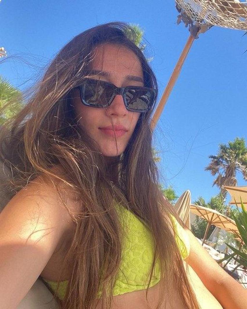 Hande Baladın, mini elbisesiyle sahneye çıktı! Ünlü voleybolcu tüm gözleri üzerinde topladı